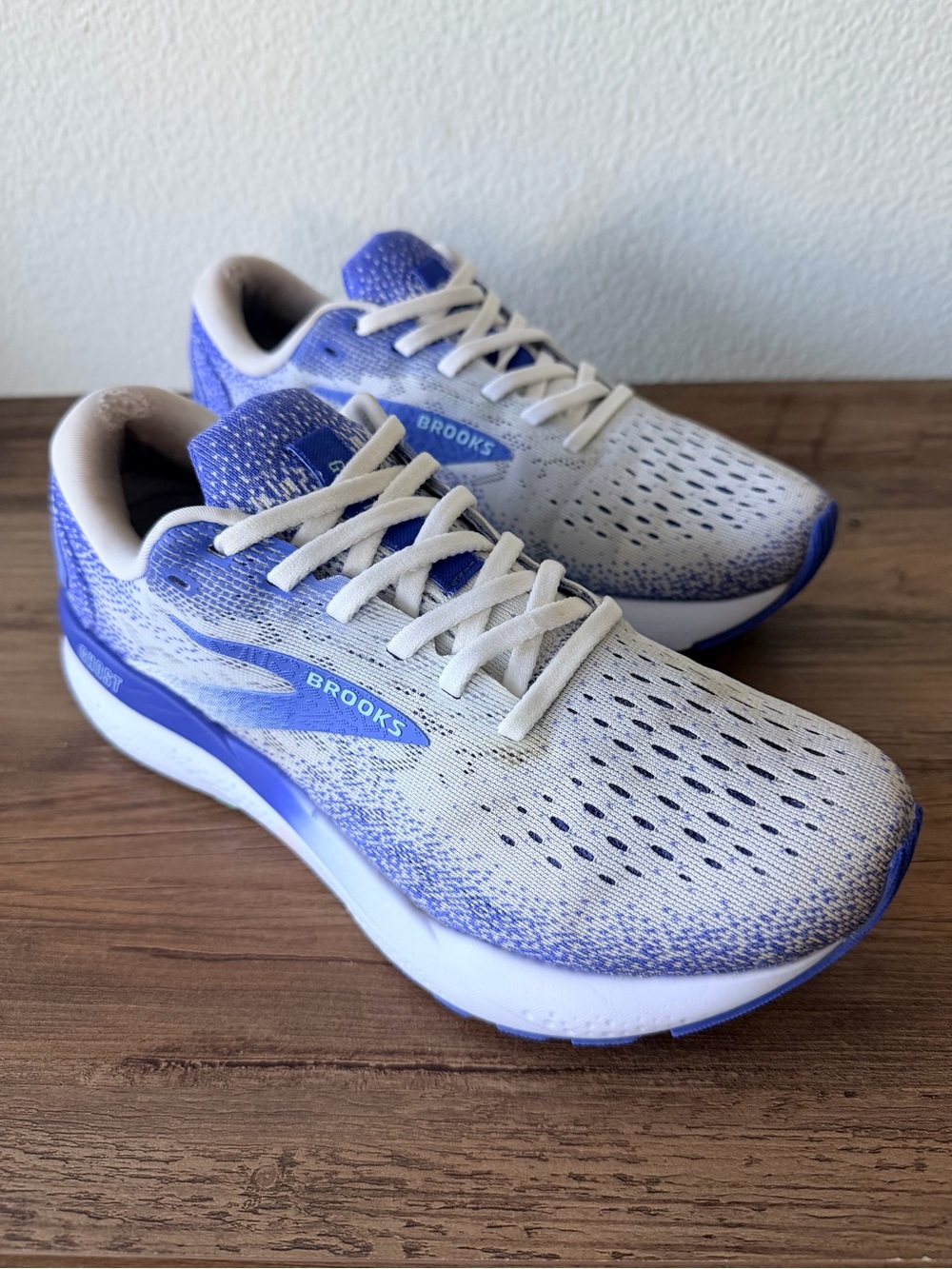 Brooks Women's Ghost 16 White/Amparo Blue/Limpet Shell (Size: 7.5 Medium-B)